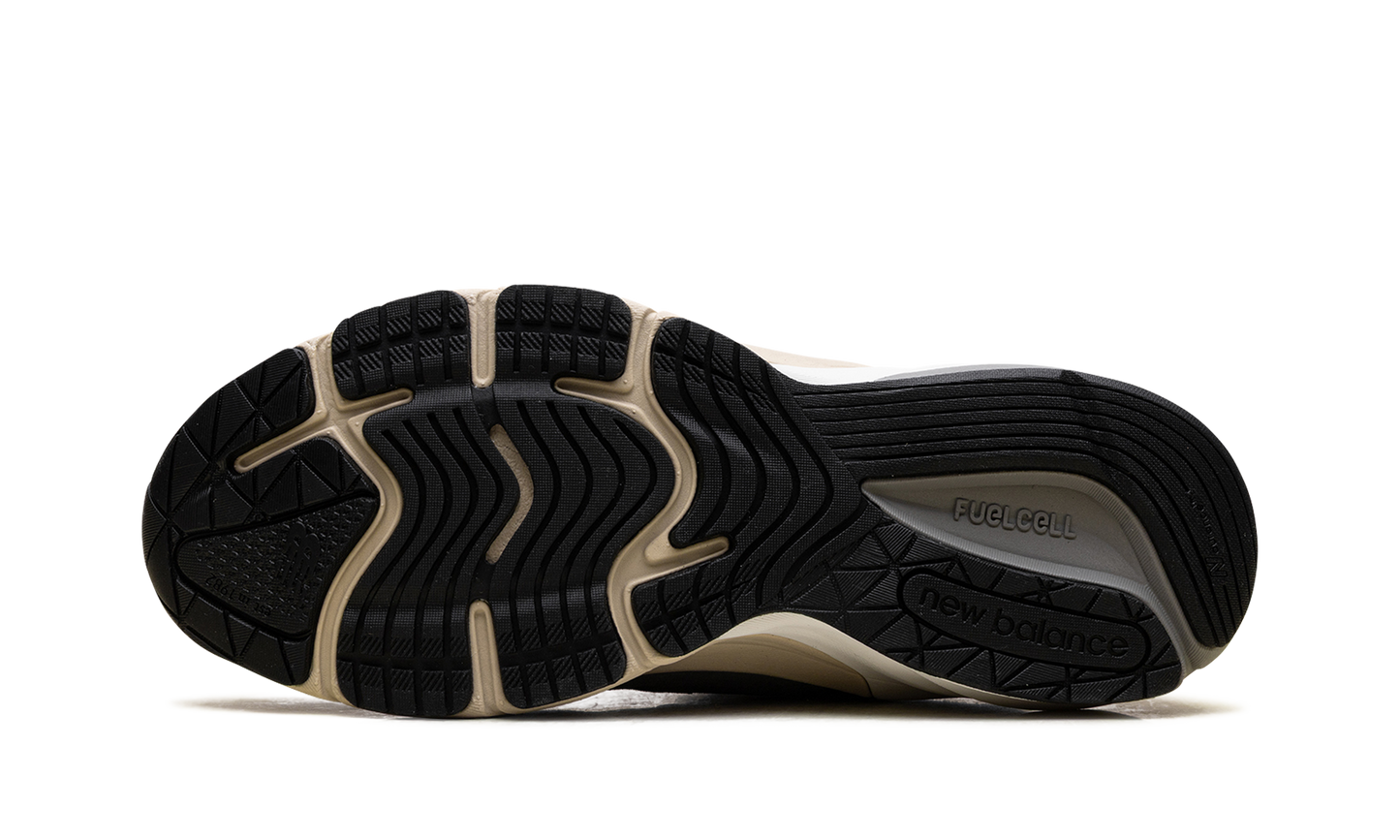 990v6 "Made in USA - Castlerock" U990GR6